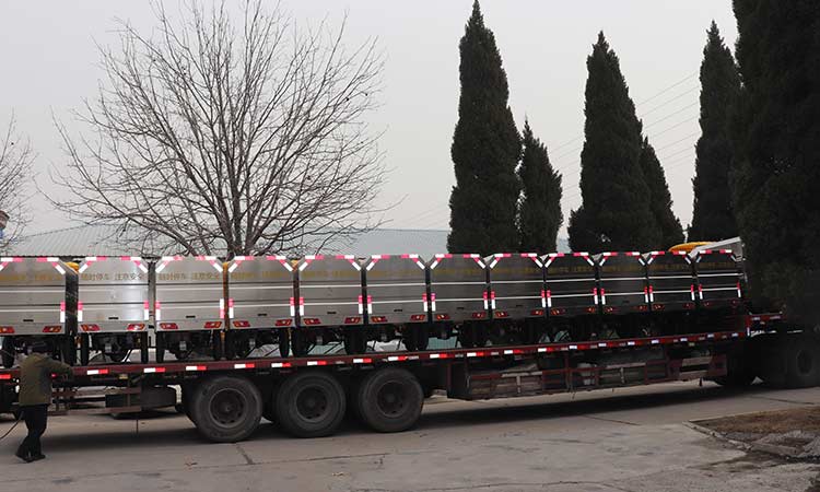 北京環(huán)衛(wèi)公司引進(jìn)大批兩分類(lèi)垃圾車(chē)