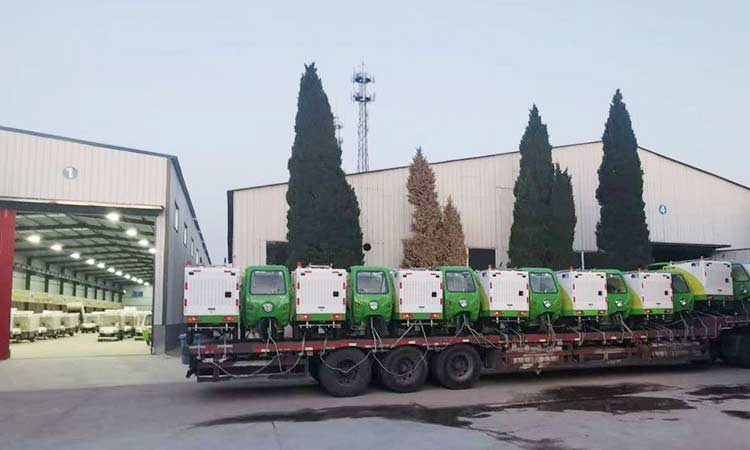 小型環(huán)衛(wèi)高壓清洗車北京訂單發(fā)貨現(xiàn)場 小型高壓清洗車