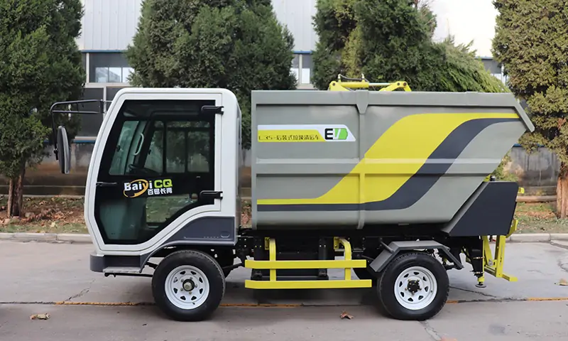 后裝式垃圾清運(yùn)車，解決商業(yè)街道，景區(qū)園林垃圾轉(zhuǎn)運(yùn)難題，一鍵控制，簡(jiǎn)單快捷！
