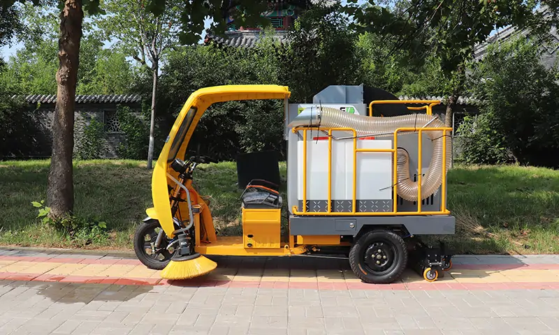 高效便捷的秋季落葉收集轉運專用車輛，三輪駕駛式樹葉收集車！