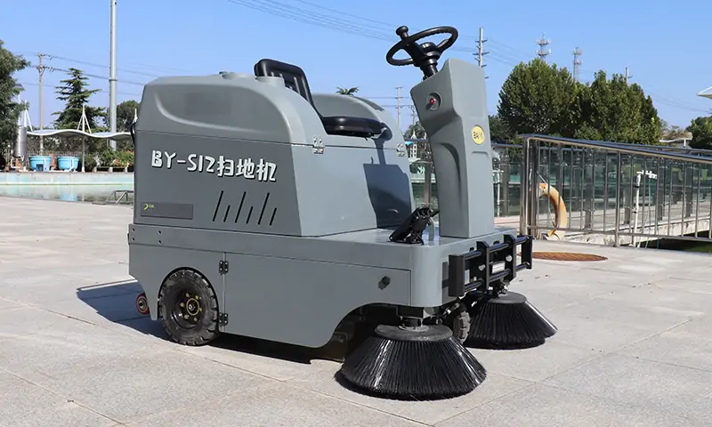 小型純電動清掃車：城市清潔的高效環(huán)保助手