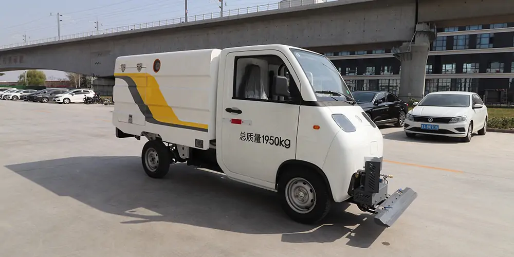 新能源路面養(yǎng)護(hù)車，高壓清洗車，高壓沖洗車，路面養(yǎng)護(hù)車