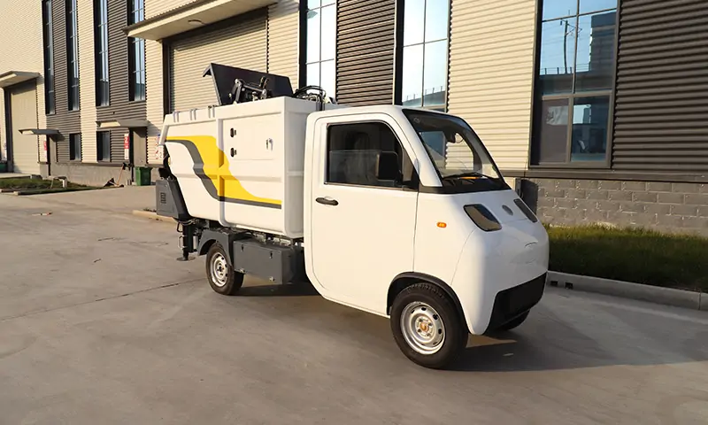 純電動(dòng)后裝垃圾車(chē)到貨客戶(hù)現(xiàn)場(chǎng)，助力城市環(huán)境衛(wèi)生提升